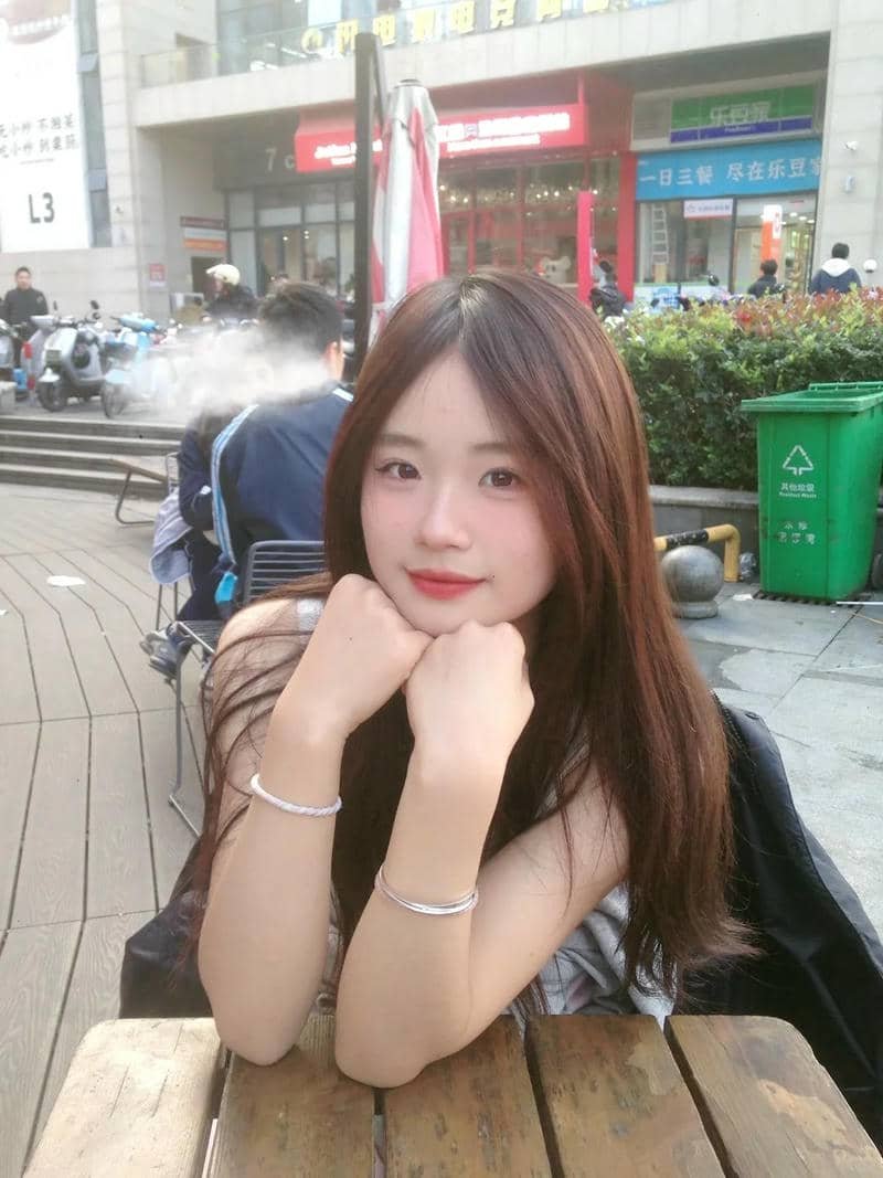 Ảnh nữ trẻ thuộc thế hệ 2k2