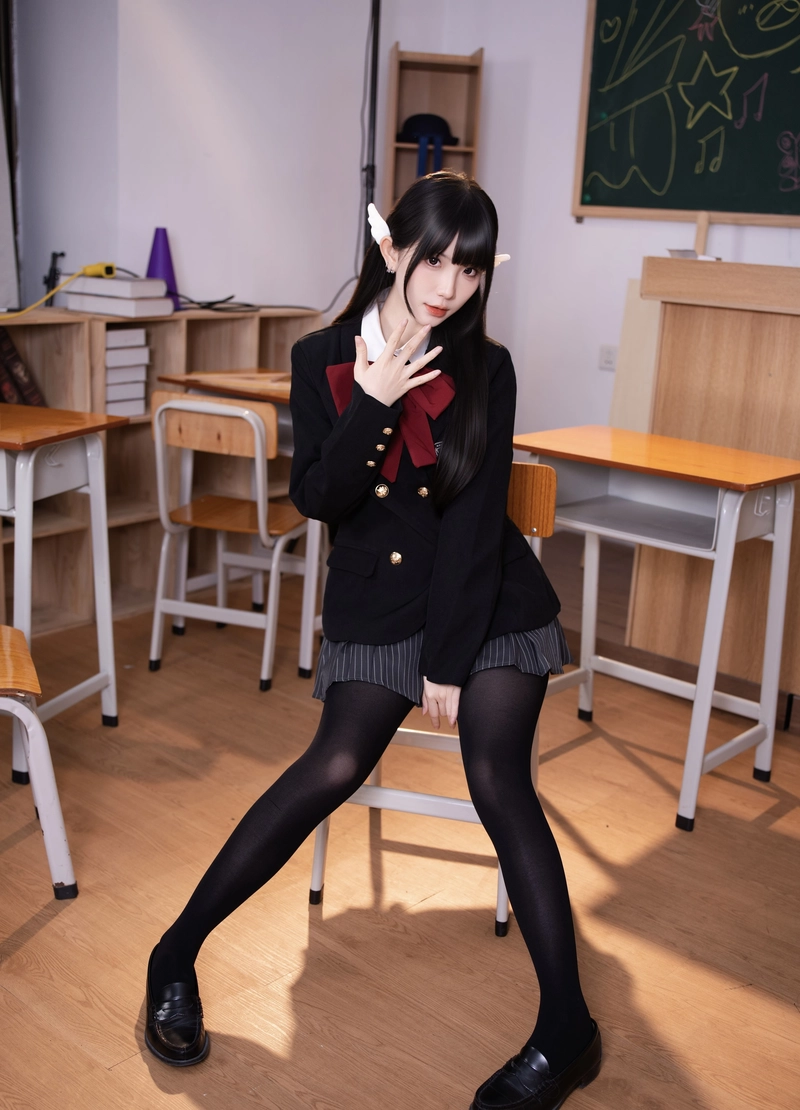 Ảnh phụ kiện cặp sách cosplay nữ sinh nổi bật trong khung hình