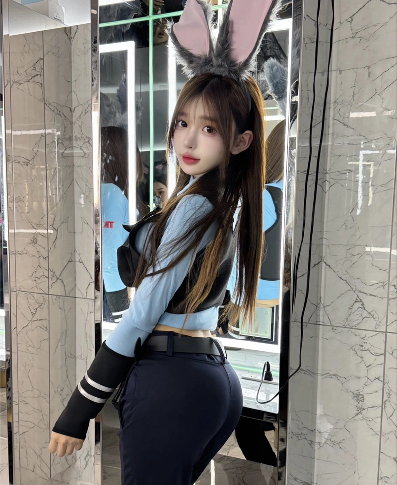 Ảnh phụ kiện tai thỏ cosplay nổi bật trên mái tóc