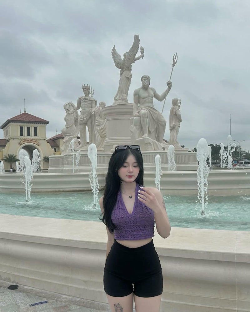 Ảnh sex Bình An khoe vòng 1 khủng