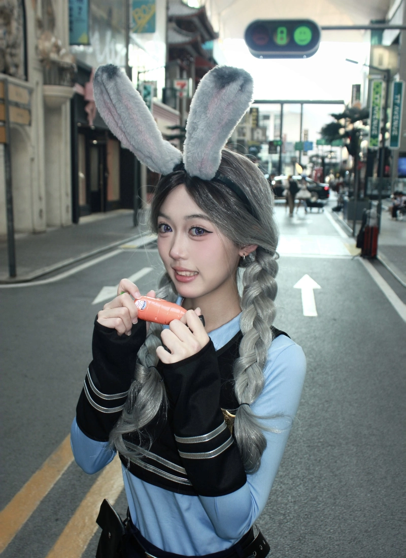 Ảnh tai thỏ cosplay đáng yêu với phụ kiện nổi bật