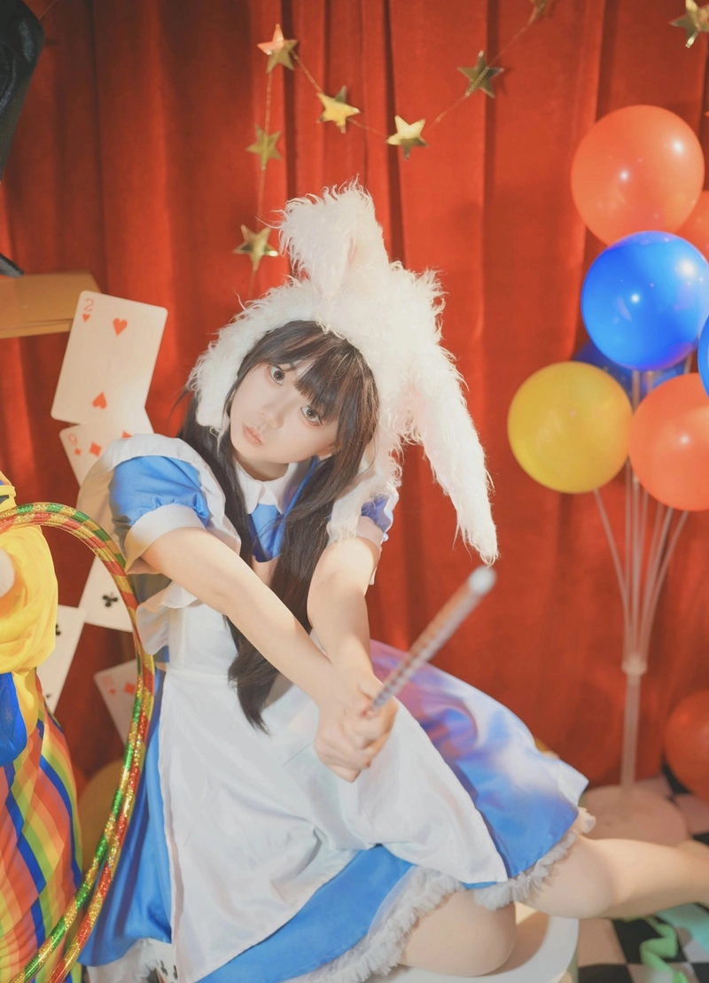 Ảnh trang phục thỏ cosplay với màu sắc hài hòa nhẹ