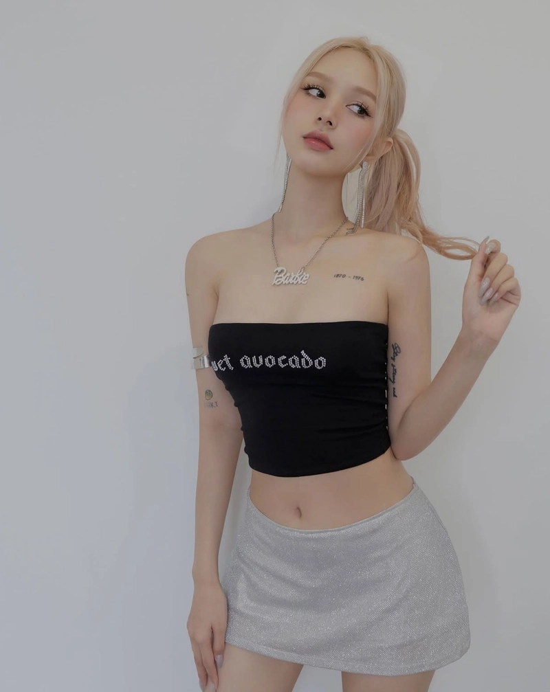 Ảnh xoài non bikini tạo dáng tự tin nổi bật