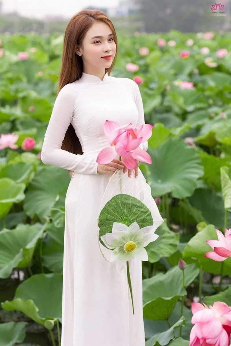 Áo dài quyến rũ gợi cảm mạnh mẽ