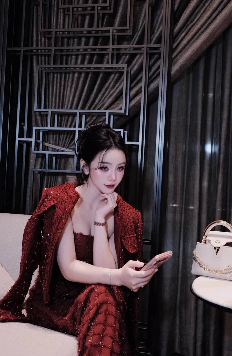 Body sexy của Quỳnh Kool dưới ánh nắng mặt trời