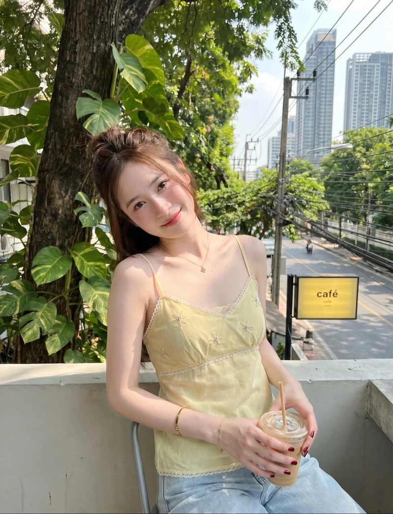 Body sexy tươi trẻ của cô gái sinh năm 2005