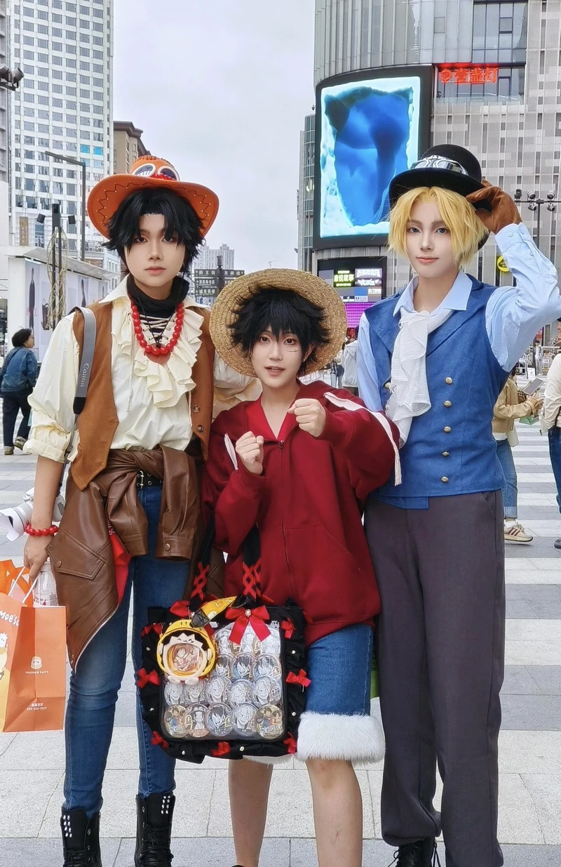 Chân dung cosplay One Piece biểu cảm lạnh
