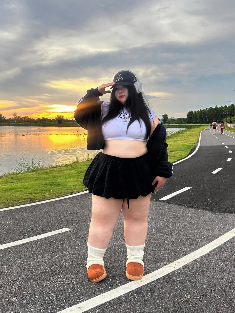 Chubby Dâm Dáng Tròn Trĩnh Quyến Dụ