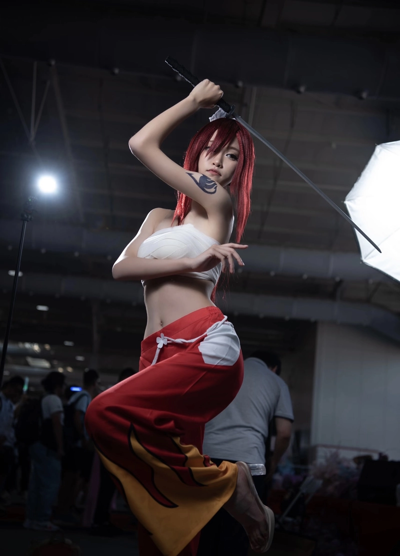 Chuyển động tạo hình đẹp phong cách cosplay Erza