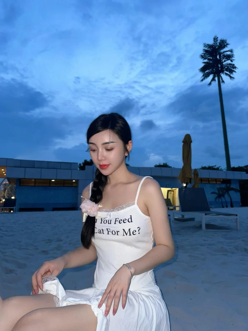 Cô gái Quỳnh Kool sexy khoe bụng phẳng cực hot