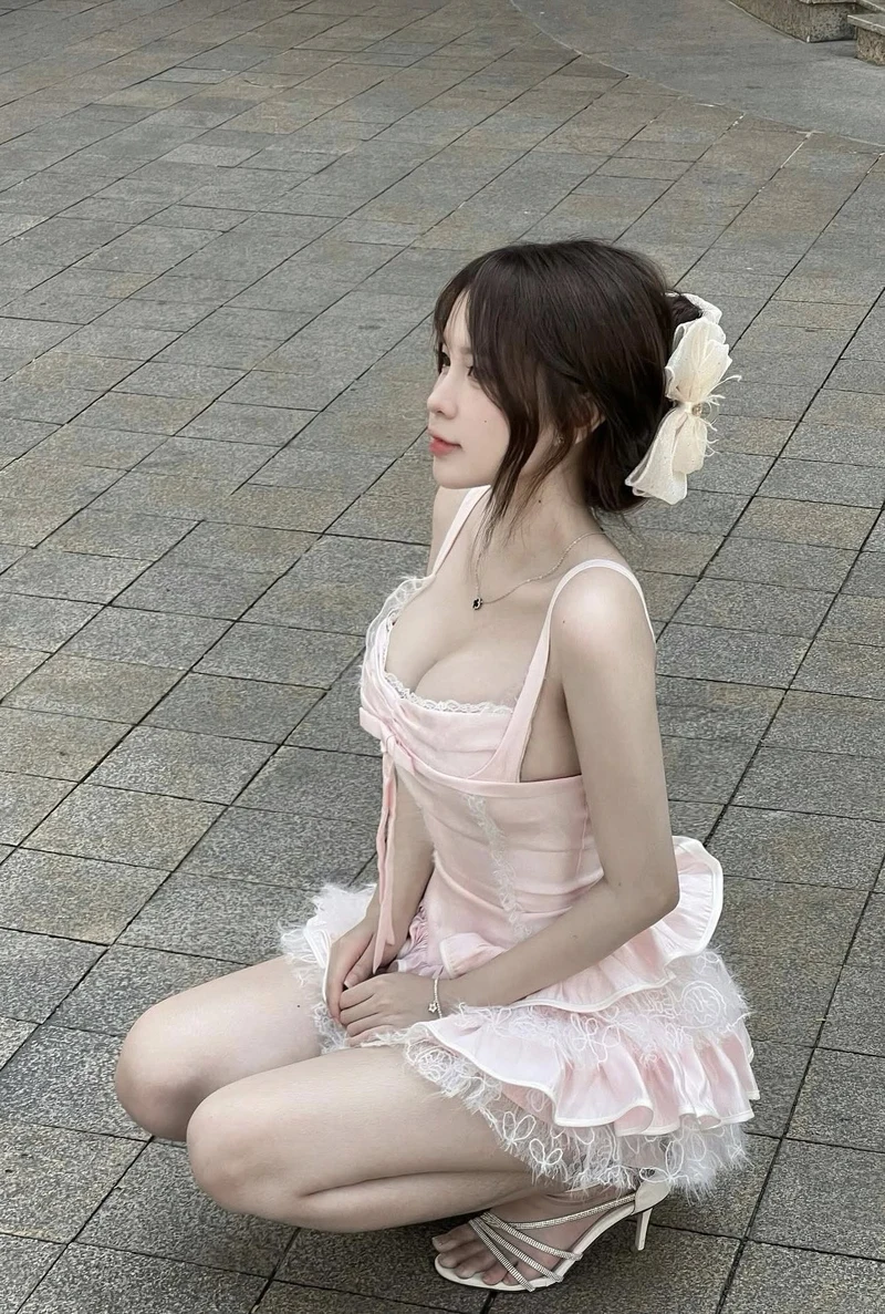 Cô gái xinh mlem khoe bụng phẳng sexy quyến rũ