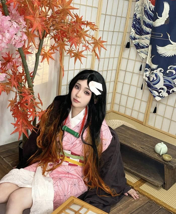 Cosplay Nezuko Kid bé gái cầm ống tre ngây thơ