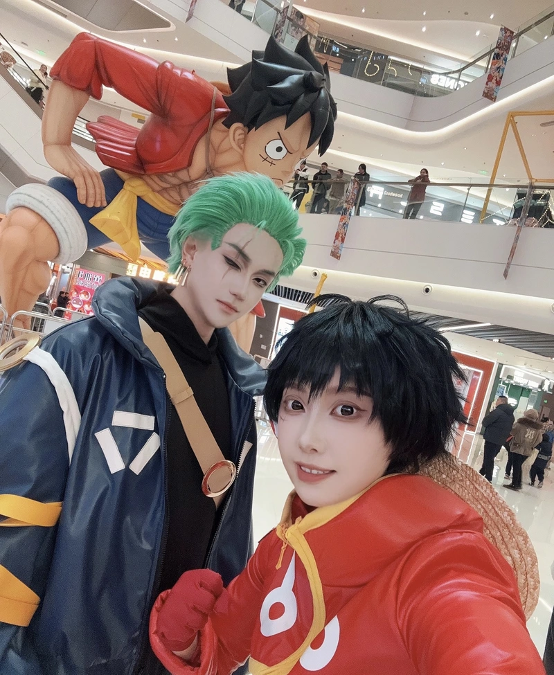 Cosplay One Piece tạo hình kiếm sĩ đẹp