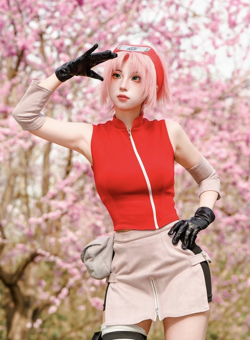 Cosplay Sakura tạo dáng đơn giản rất đẹp