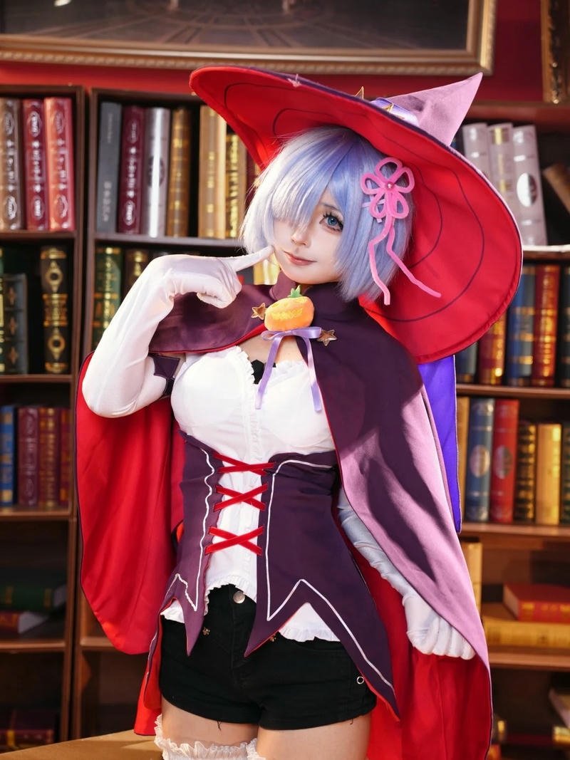 Cosplay halloween nét diễn xuất mang cảm giác huyền bí