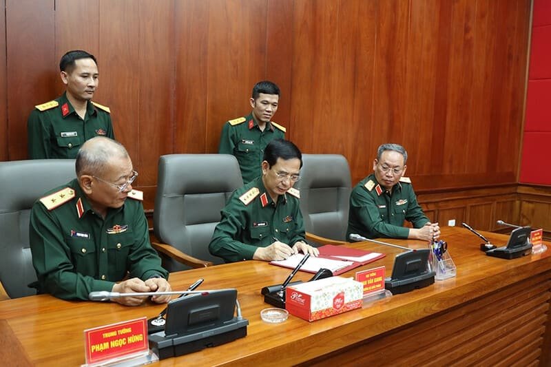 Đại tướng Phan Văn Giang đã bày tỏ sự ghi nhận và đánh giá cao những cống hiến của Trung tướng Phạm Ngọc Hùng trên cương vị Tổng cục trưởng Tổng cục II