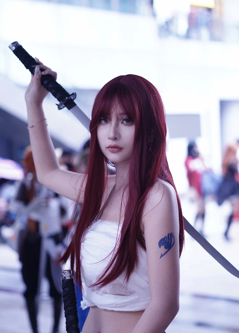 Diện mạo nữ chiến binh đẹp mang cosplay Erza