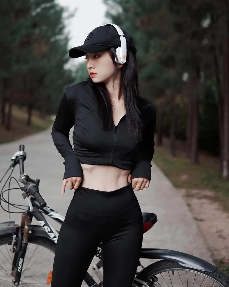 Diện mạo quyến rũ của Lê Bống khi mặc bộ đồ bơi