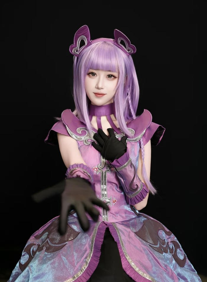 Gái đẹp cosplay anime nữ cuốn lạ