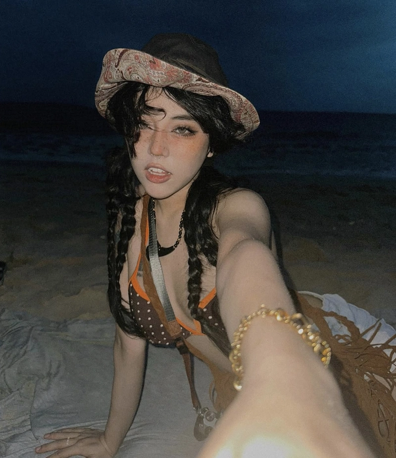 Gái xinh Bảo Khuyên bikini tạo dáng tự tin
