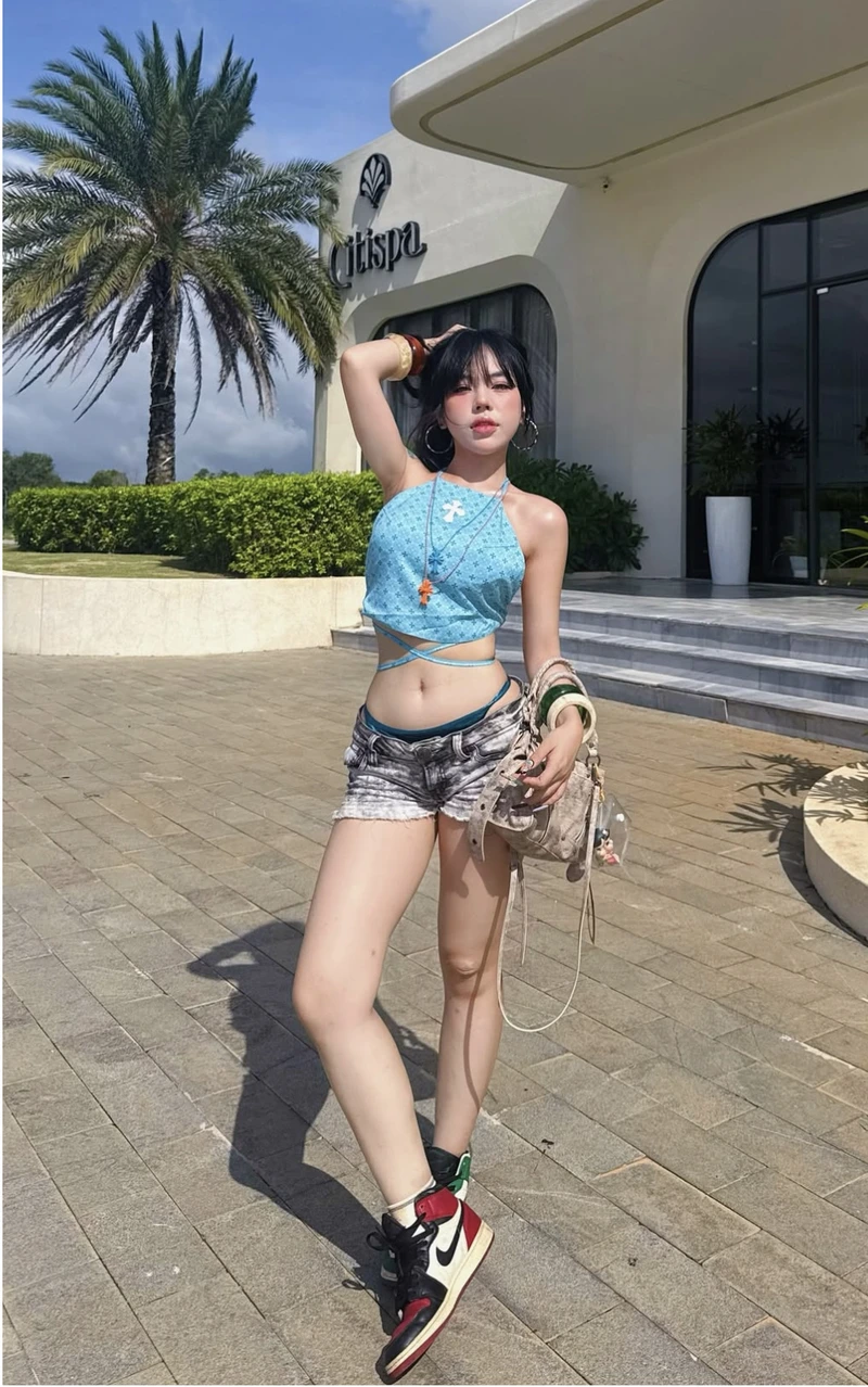 Gái xinh Bảo Khuyên bikini thần thái nổi bật