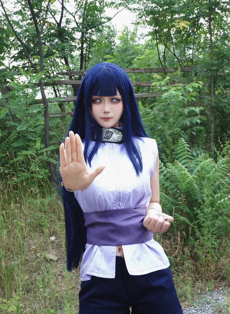 Gái xinh cosplay dịu dàng cùng Hinata