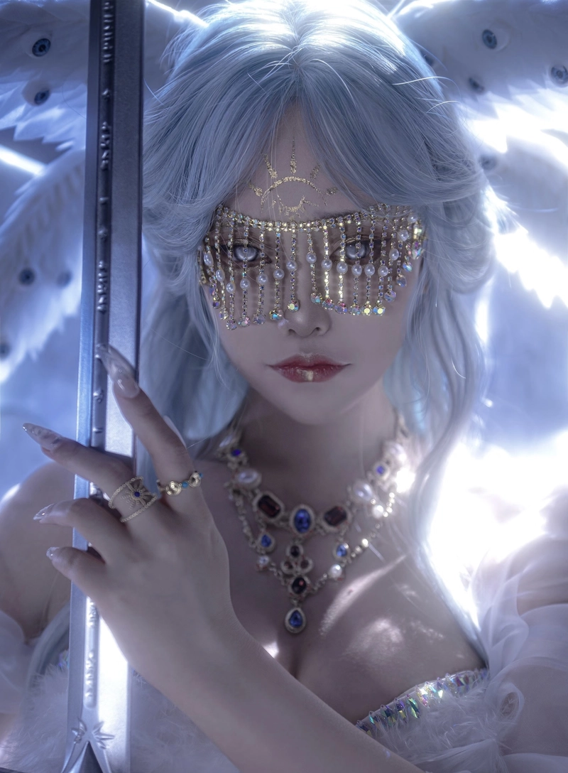 Gái xinh cosplay thiên thần với màu sắc dịu