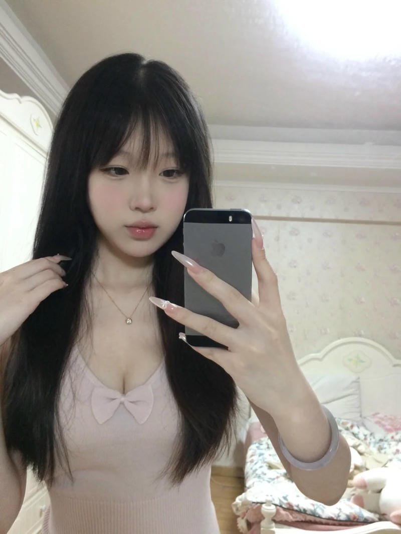 Gái xinh gen Z sinh 2002