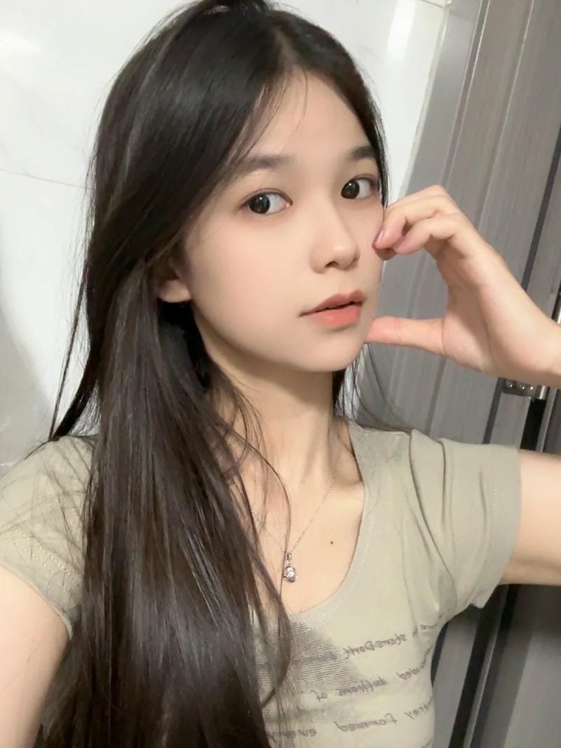 Gái xinh gen Z tuổi 2002