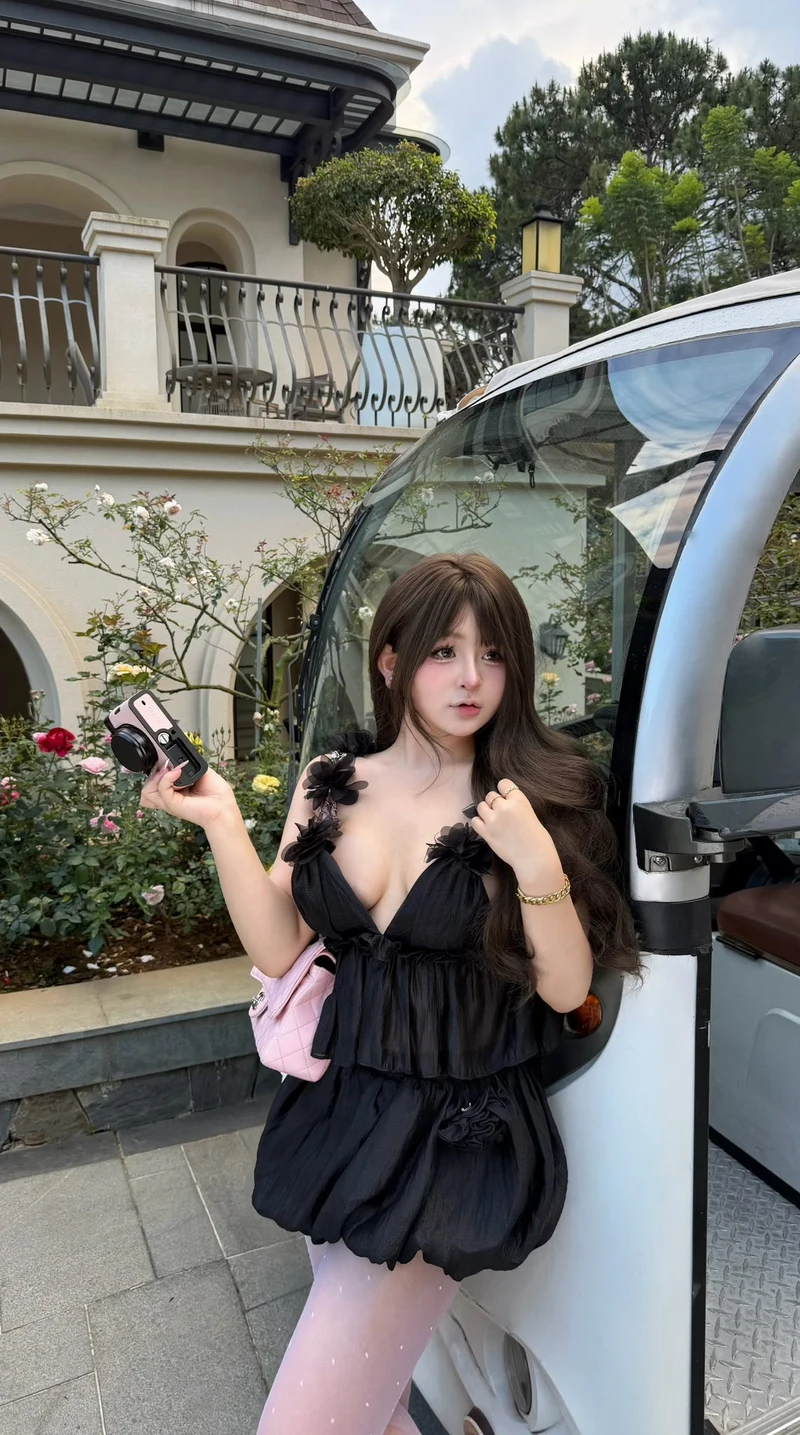 Girl xinh đẹp tư thế gợi cảm bên bờ biển cực ngon