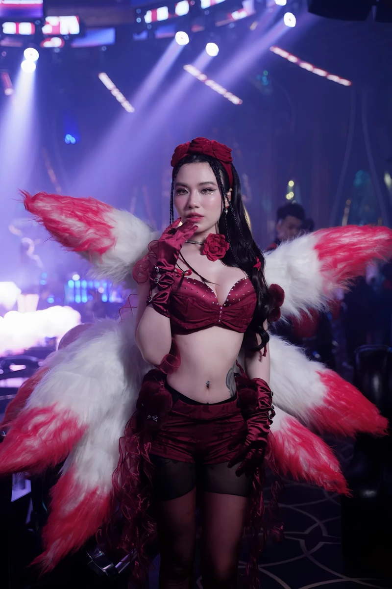 Góc chụp ngoài trời nổi bật cùng Linh Miu bikini đẹp