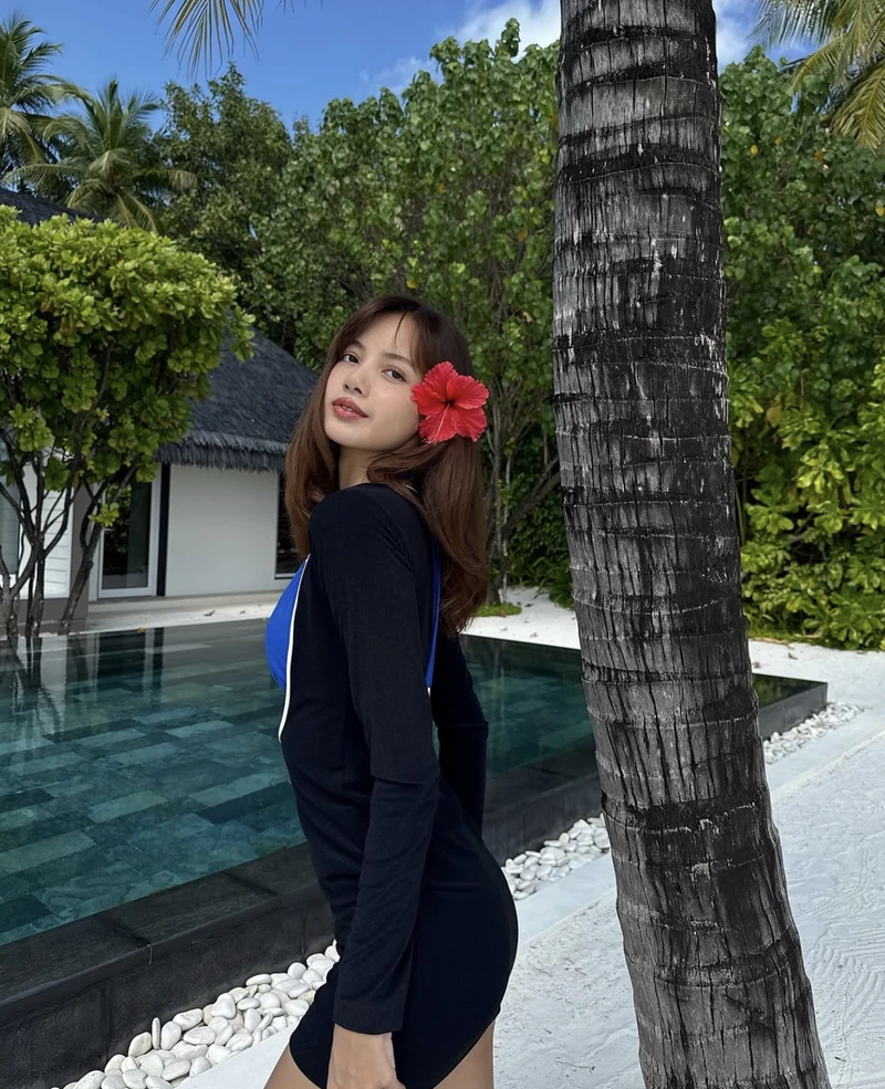 Hình Lisa bikini chụp ngoài trời cực nhẹ nhàng