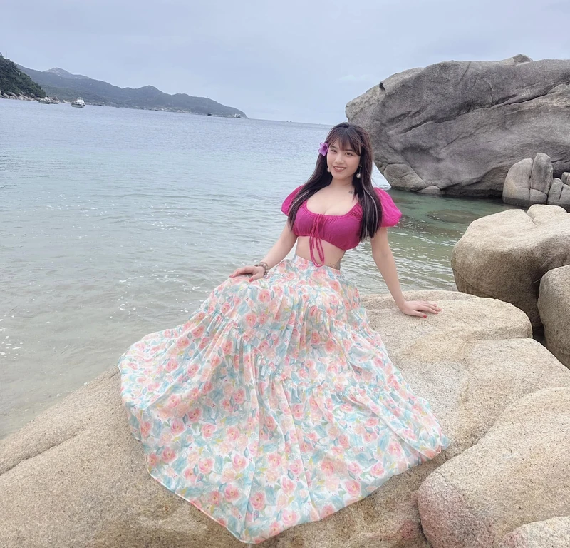 Hình ảnh Linh Miu bikini mang vẻ đẹp nóng bỏng trưởng thành