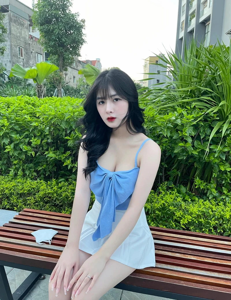 Hình ảnh Quỳnh Alee trong bộ bikini đỏ cực kỳ quyến rũ