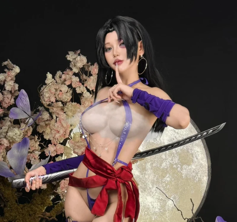 Hình ảnh Zinie Quỳnh cosplay làm hình nền điện thoại
