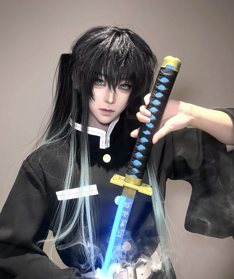 Hình ảnh ánh nhìn mạnh hà trụ cosplay tạo cảm giác uy lực