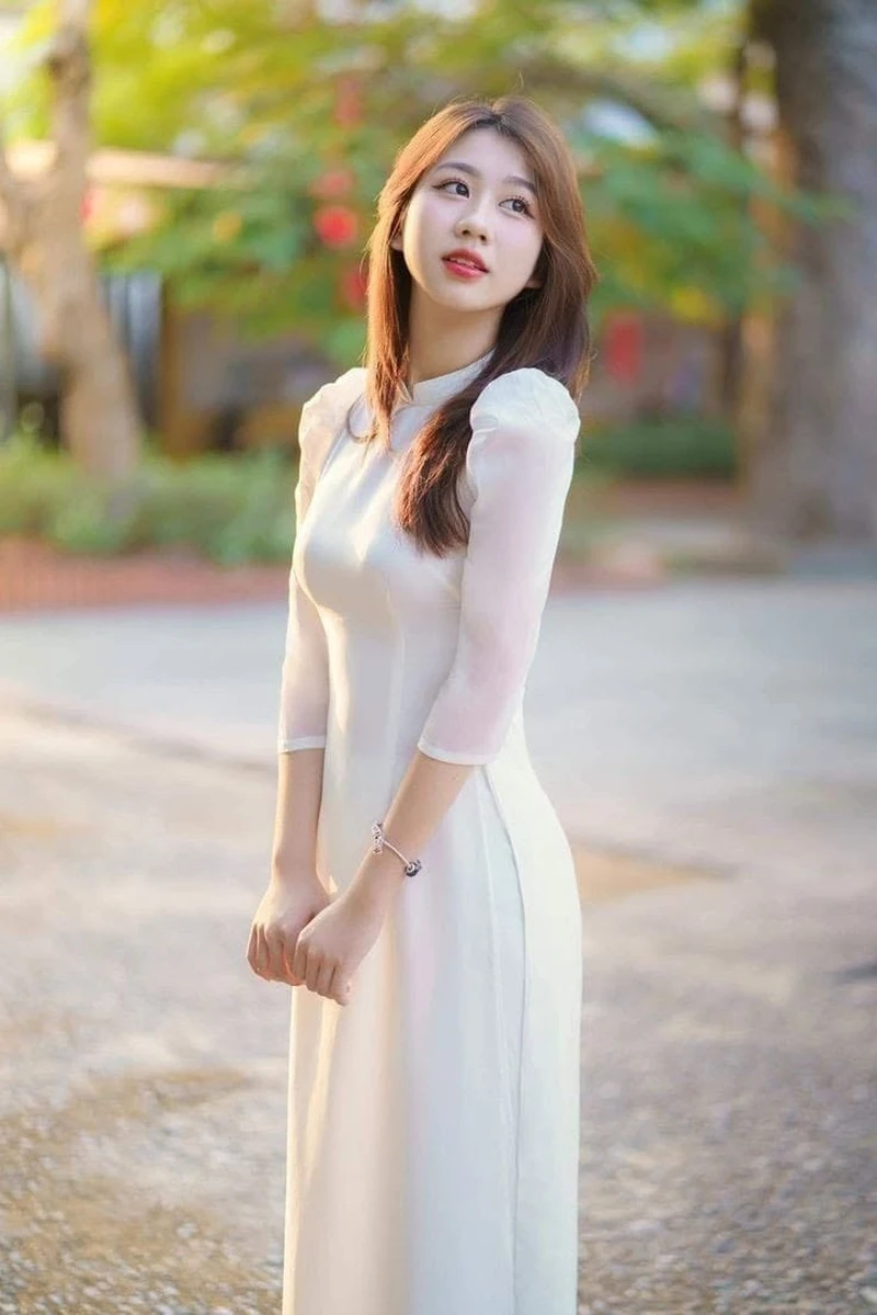 Hình ảnh áo dài gợi cảm lôi cuốn