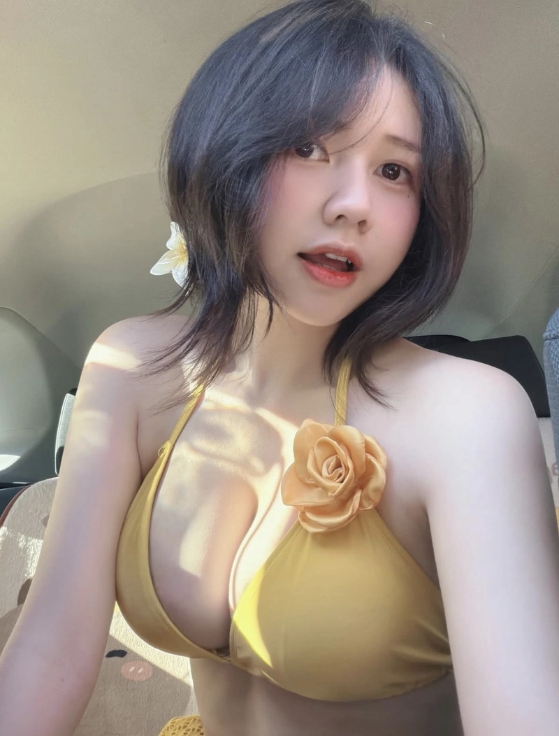 Hình ảnh arisa nguyễn bikini nhẹ nhàng xinh đẹp