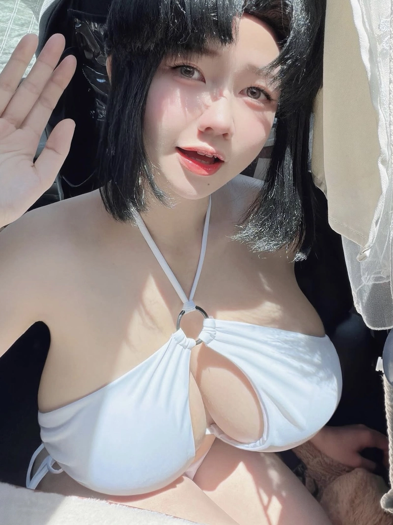 Hình ảnh arisa nguyễn bikini vòng 1 cực to