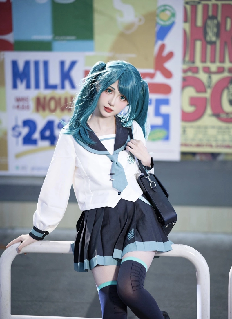 Hình ảnh biểu cảm nhẹ nhàng cosplay nữ sinh làm rõ khuôn mặt