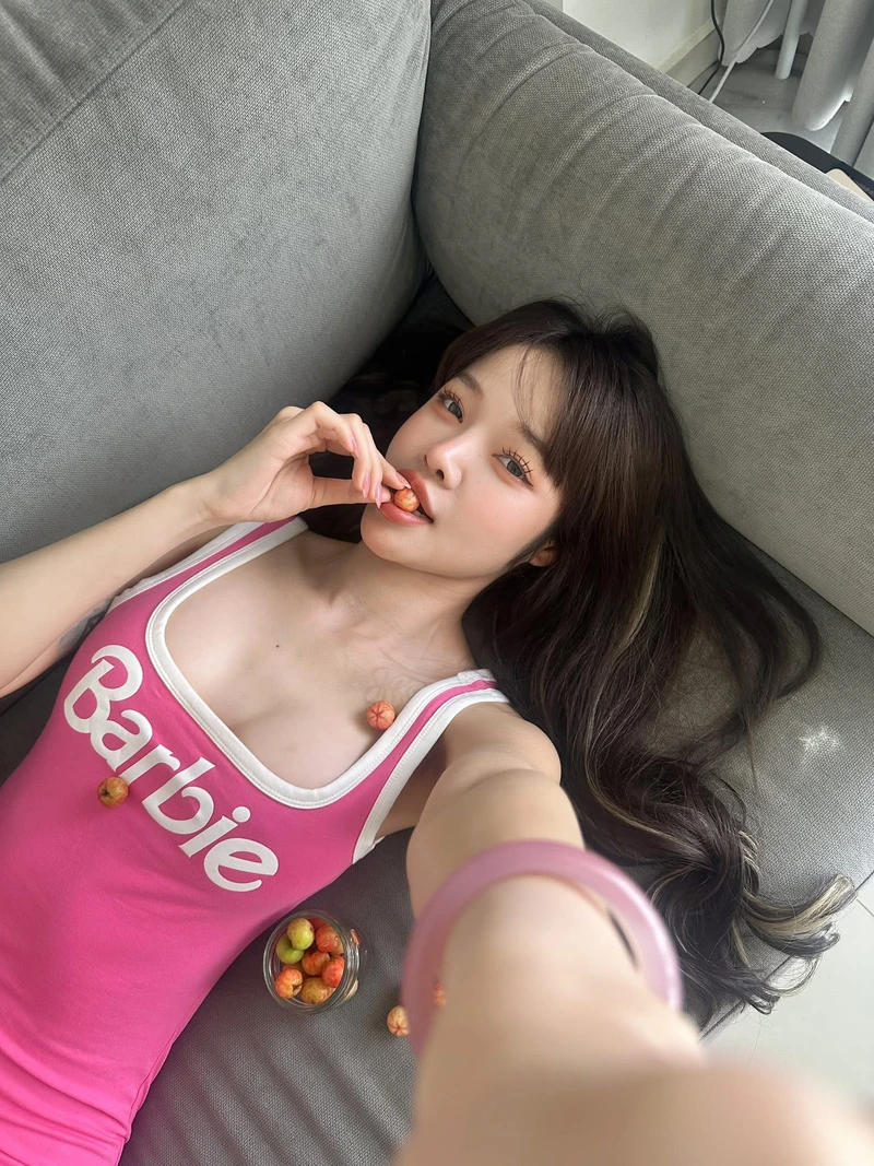 Hình ảnh chu hồng liên bikini cute