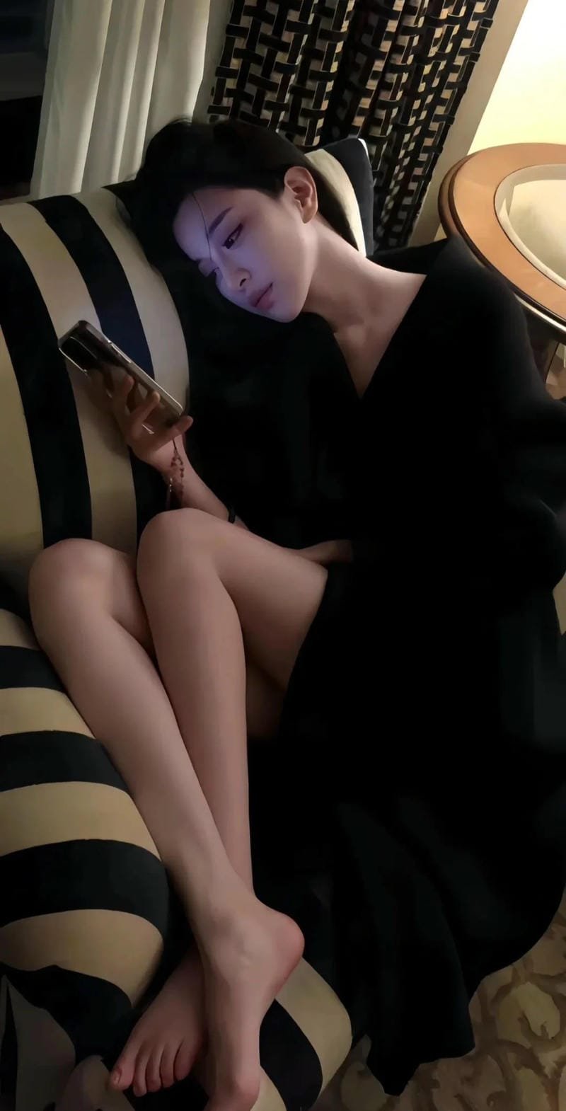 Hình ảnh cô gái 2k nét thanh mảnh