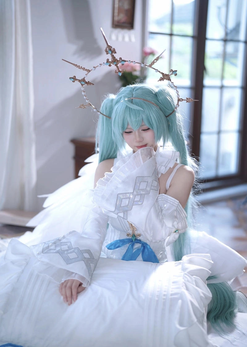 Hình ảnh cosplay thiên thần tạo cảm giác bay bổng