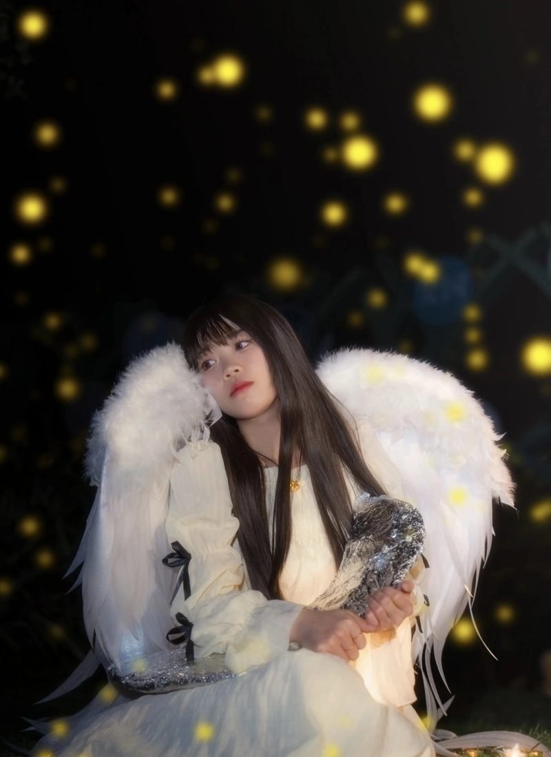 Hình ảnh cosplay thiên thần tạo dáng mềm mại