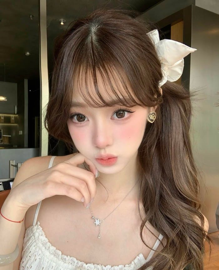 Hình ảnh gái xinh 2k4 cho vẻ ngoài mang nét hồn nhiên
