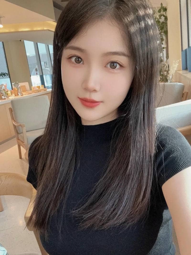 Hình ảnh nữ sinh tuổi 2k2