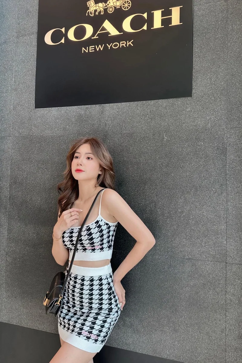 Hình ảnh thiên an bikini đơn giản