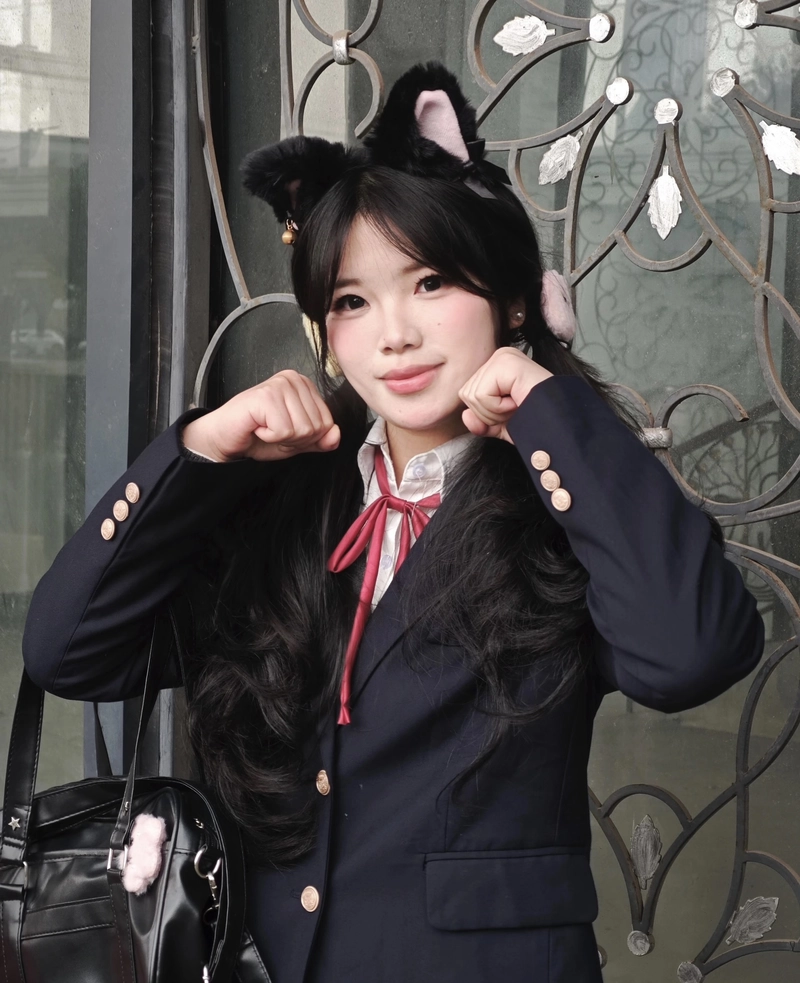 Hình ảnh trang phục cosplay nữ sinh với màu sắc dịu nhẹ