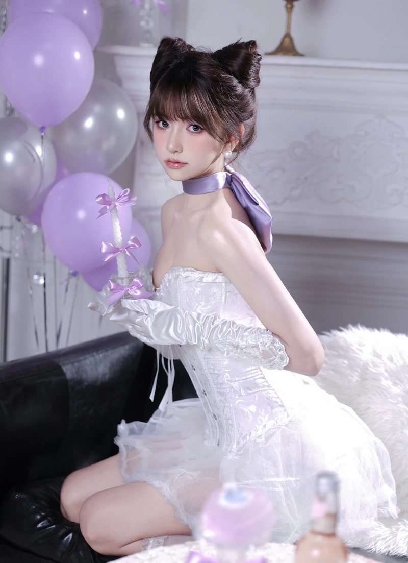 Hình bàn tay tạo dáng mèo cosplay với cử chỉ đáng yêu