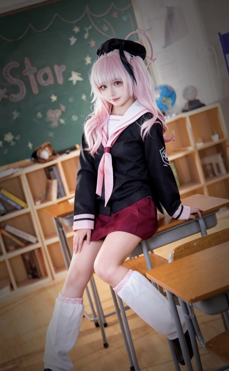 Hình bộ đồ cosplay nữ sinh với chi tiết rõ nét